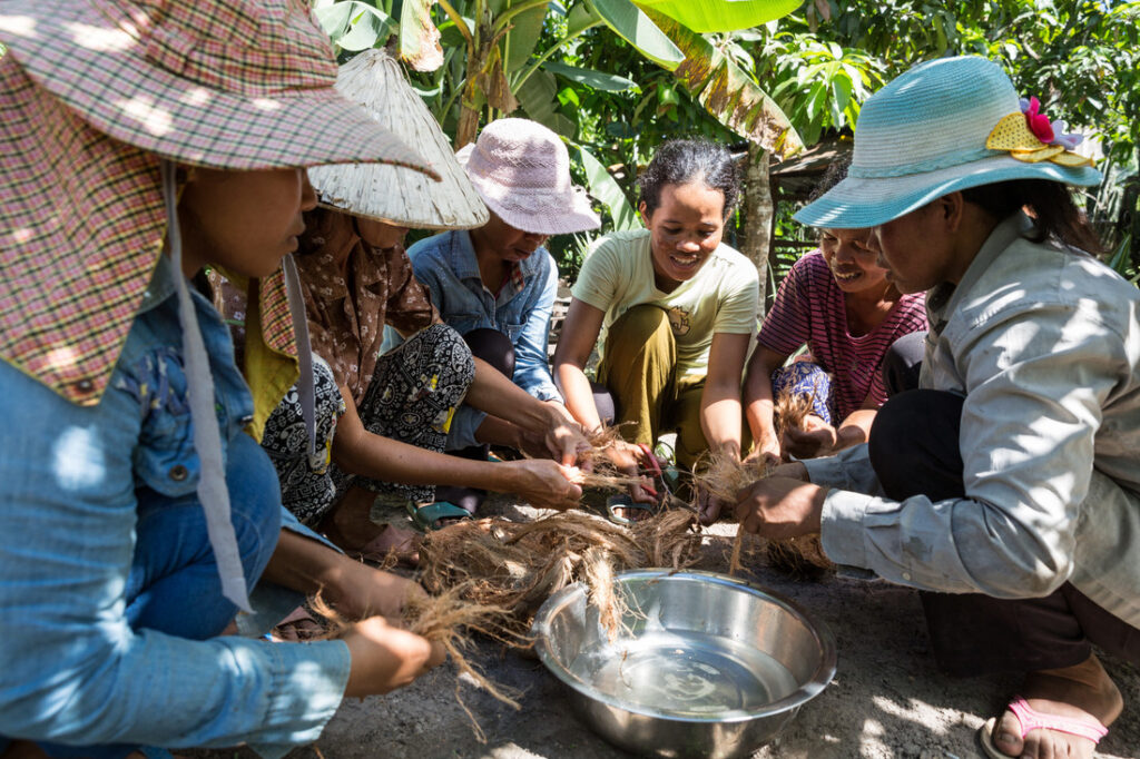 L’ONG humanitaire CARE soutient l’accès au travail pour les femmes au Cambodge