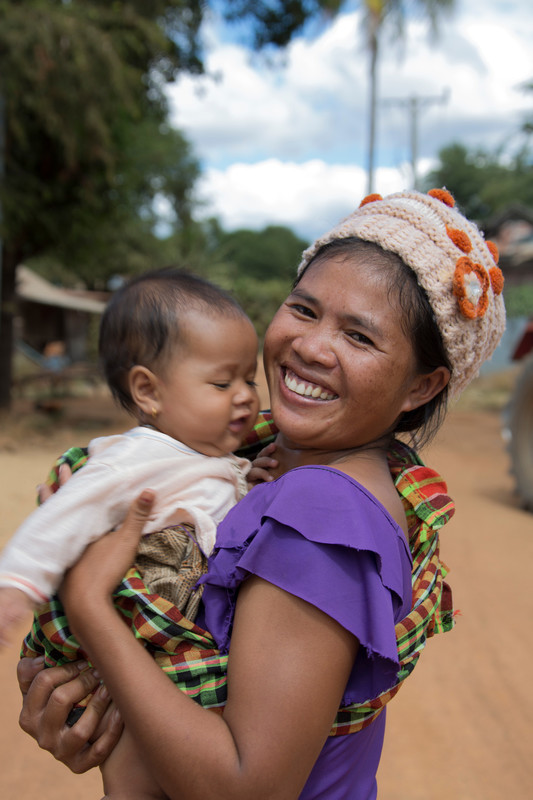 L’ONG humanitaire CARE encourage l’accès à la santé maternelle et reproductive pour les femmes au Cambodge