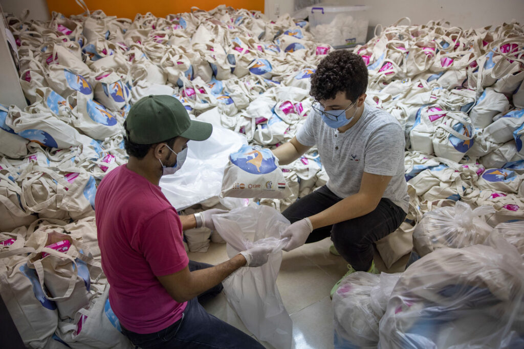 L’ONG CARE distribue des masques contre la Covid-19 en Égypte