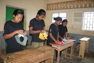 Des filles dans une école à Madagascar