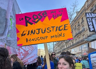 Un slogan féministe lors de la marche pour les droits des femmes le 8 mars 2025.