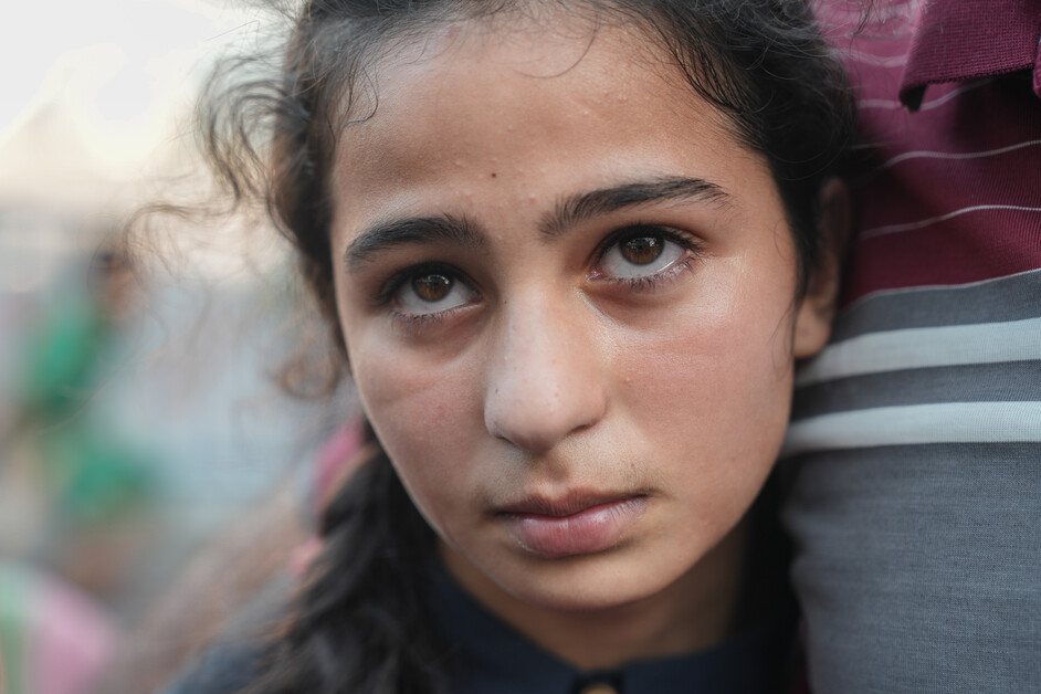 Une fille pleure à Gaza