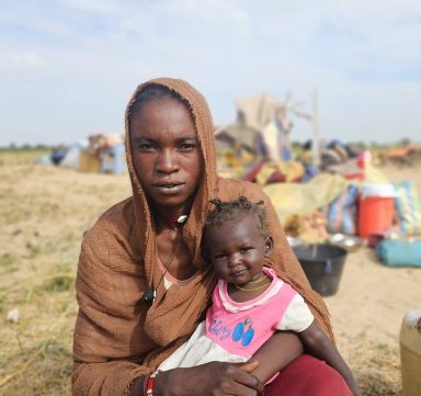 Une femme et son enfant au Soudan