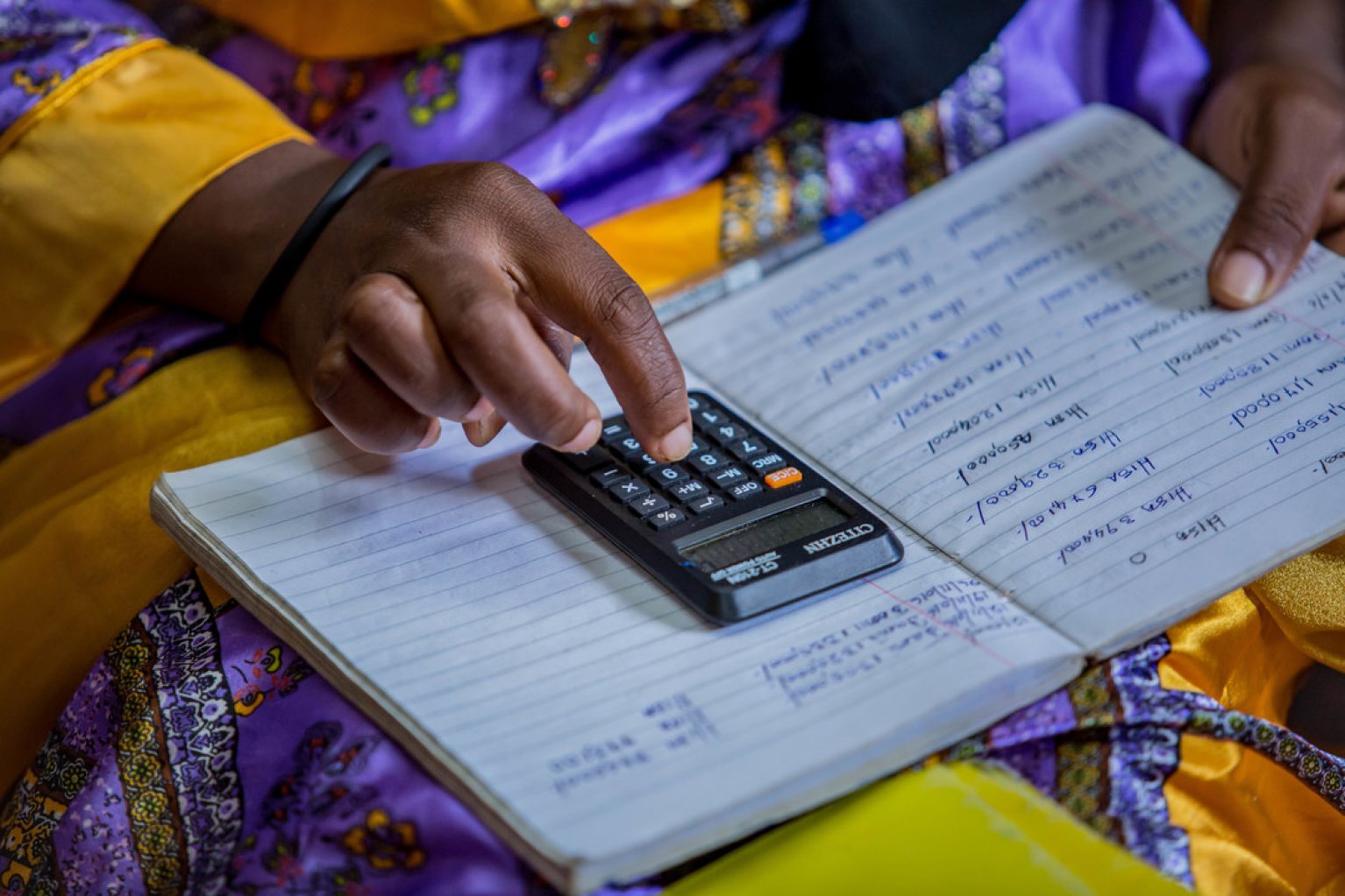 L'ONG CARE lutte contre les violences économiques faites aux femmes grâce à ses Associations Villageoises d'Épargne et de Crédit (AVEC)