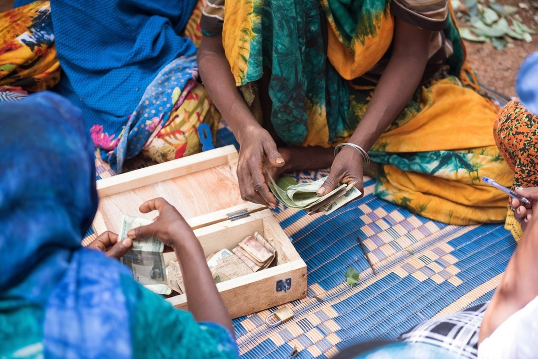 l'ONG CARE lutte contre les violences économiques faites aux femmes grâce à ses Associations Villageoises d'Epargne et de Crédit (AVEC)