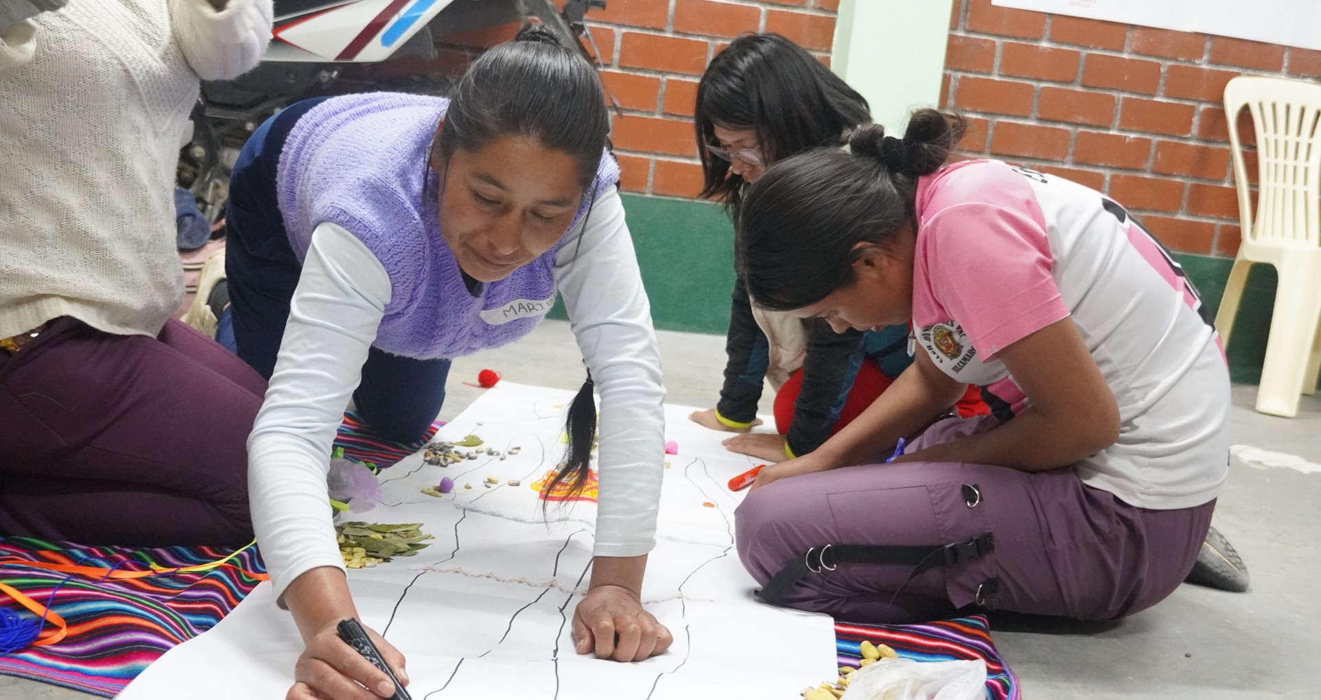 Des milliers d’agricultrices et d’agriculteurs dans le monde se rassemblent dans les écoles d’agroécologie créées par l’ONG CARE.