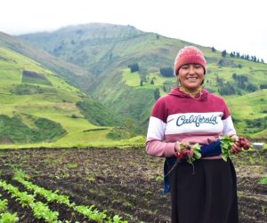 Des milliers d’agricultrices et d’agriculteurs dans le monde se rassemblent dans les écoles d’agroécologie créées par l’ONG CARE.