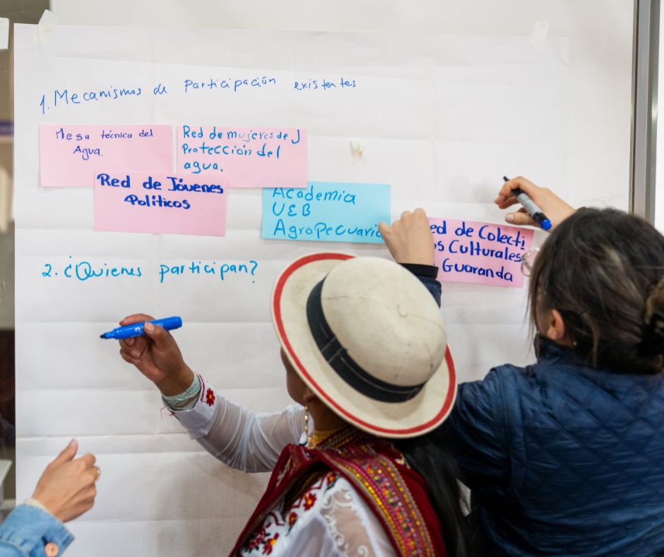 Des milliers d’agricultrices et d’agriculteurs dans le monde se rassemblent dans les écoles d’agroécologie créées par l’ONG CARE.