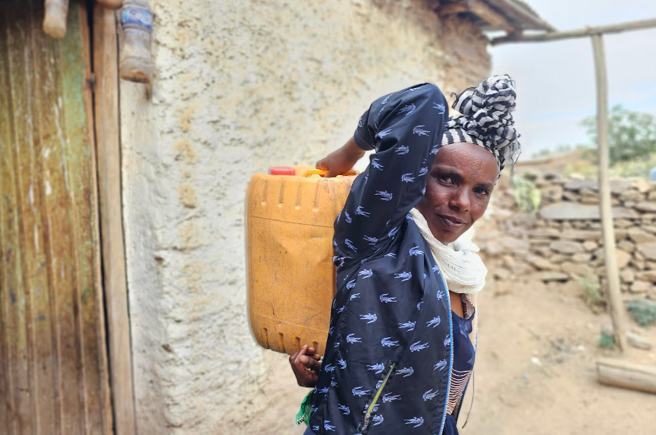 En Ethiopie, l'ONG CARE améliore la santé maternelle via la création de groupe de soutien entre mères et femmes.