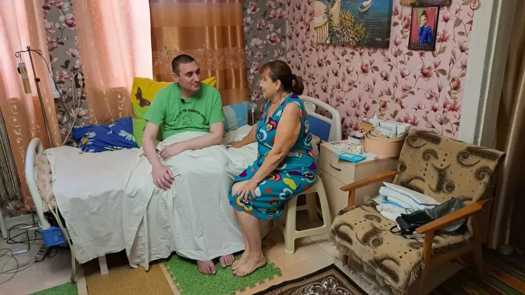 Lyudmila et les soins à domicile près du front en Ukraine