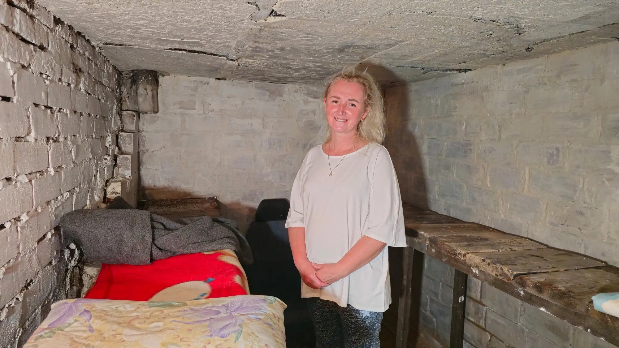 Une femme dans un bunker en Ukraine