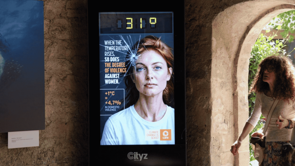 Une affiche de la campagne Climate Change is sexist à Paris