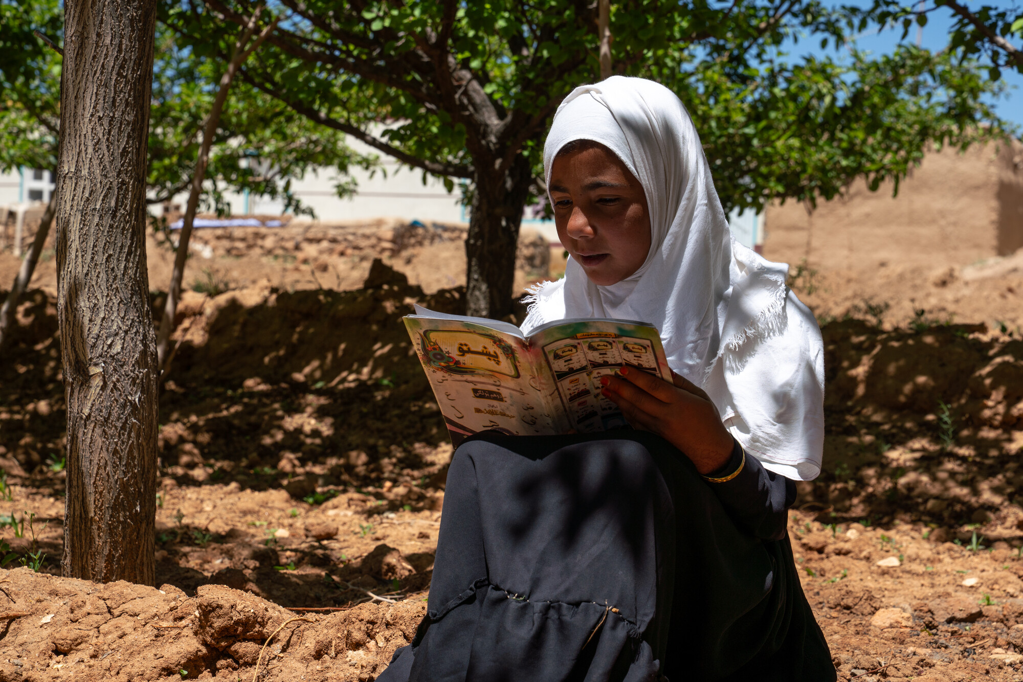 Laila, petite fille afghane ne peut plus aller à l'école