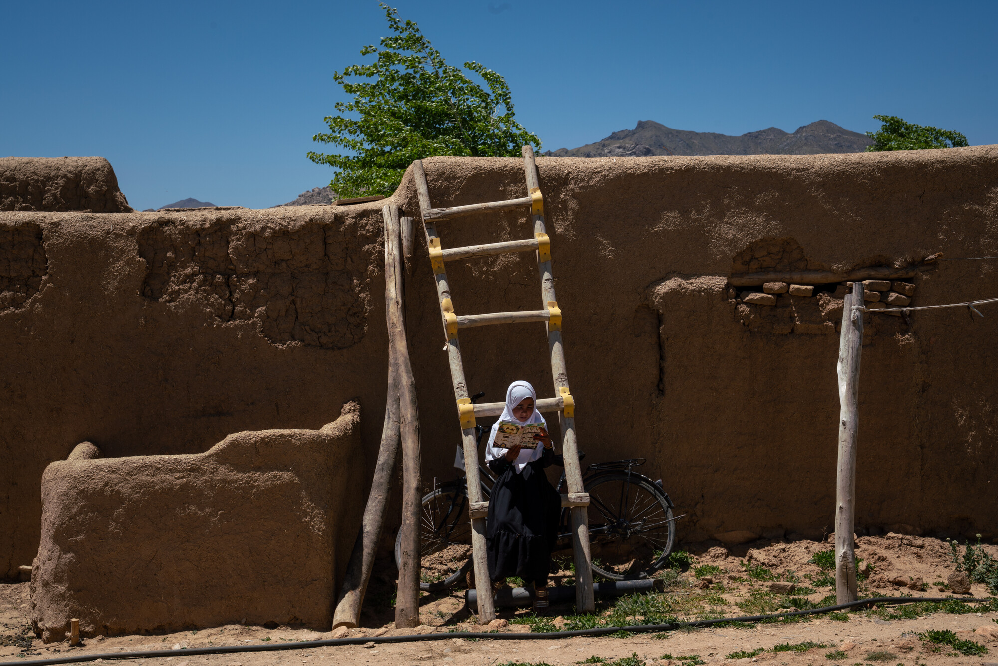 Laila, petite fille afghane ne peut plus aller à l'école