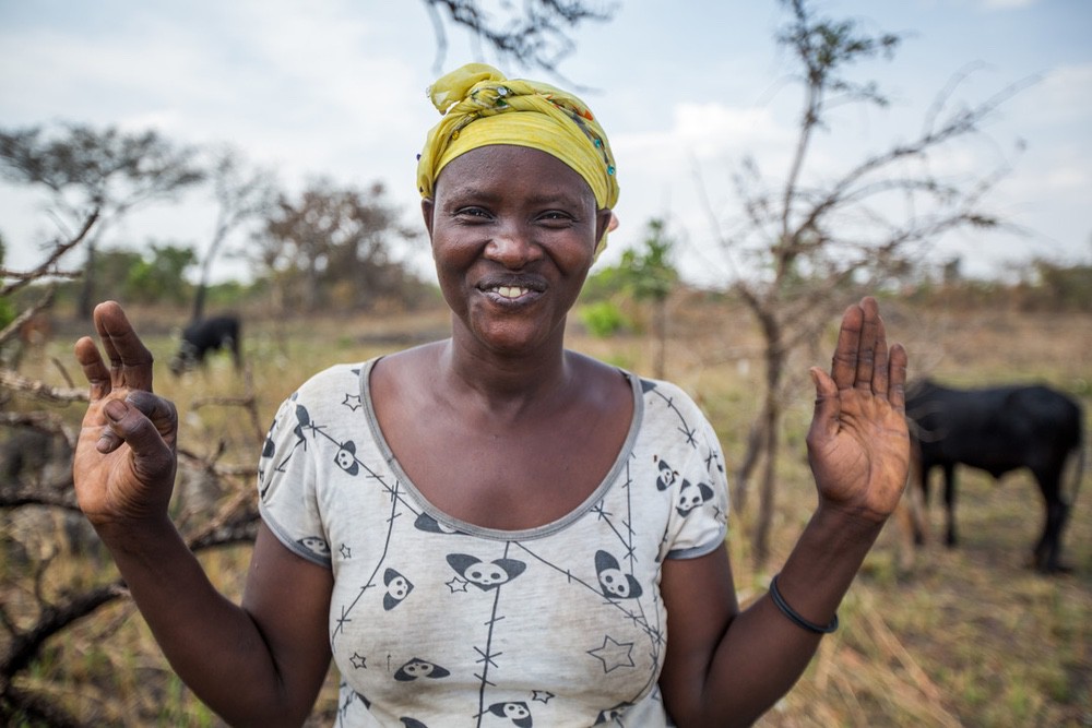 Kelle fait partie des habitantes sensibilisées par CARE à l'agriculture durable et à la préservation de la terre.
