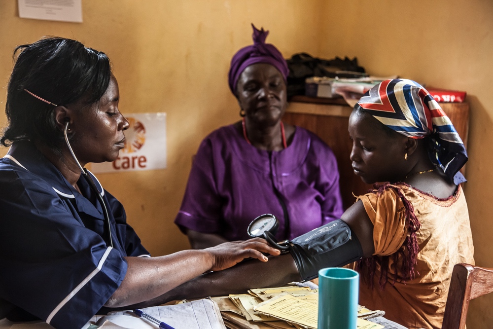 CARE soutient les victimes du changement climatique et aide les populations à se préparer au Coronavirus dans le monde.