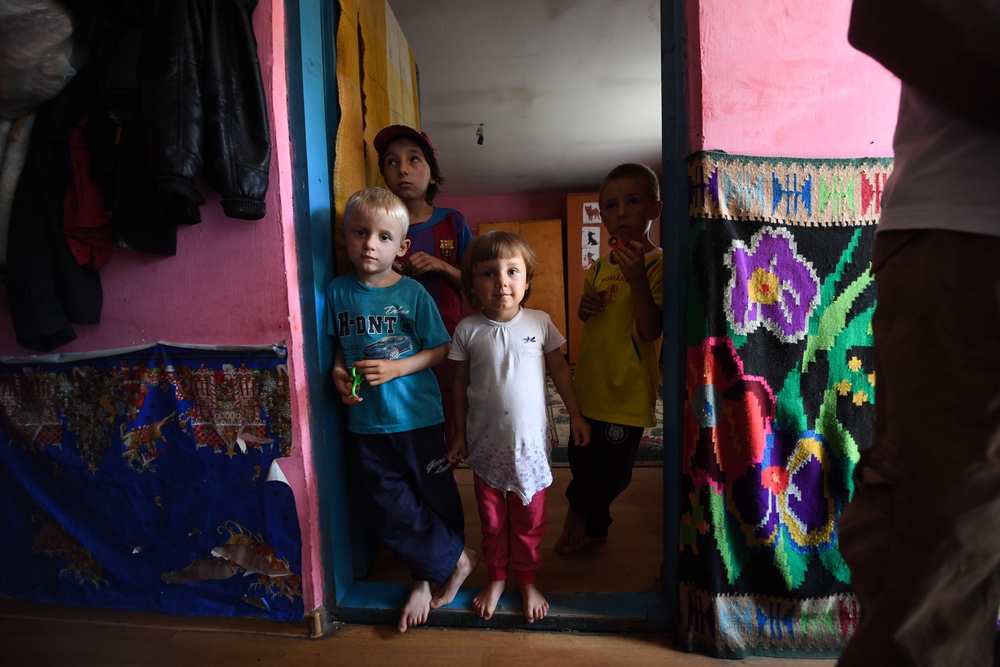 L'association CARE et son partenaire SERA luttent contre l'abandon d'enfants en Roumanie.