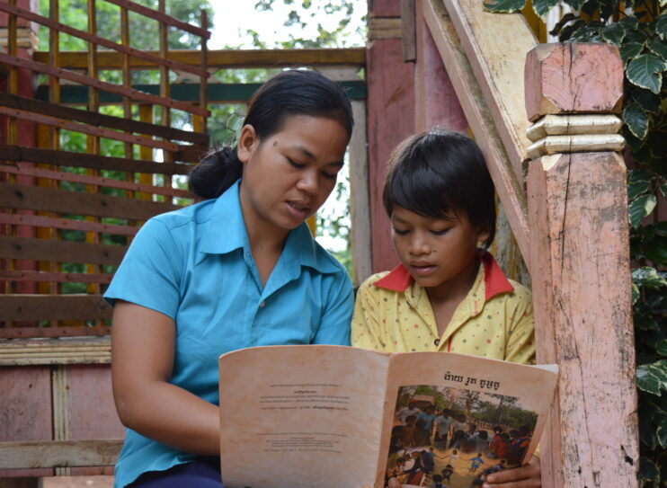 Nangmark enseigne aux enfants auparavant exclus de l’école au Cambodge