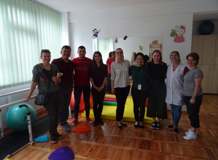 L’association CARE aide les enfants en situation de handicap en Roumanie
