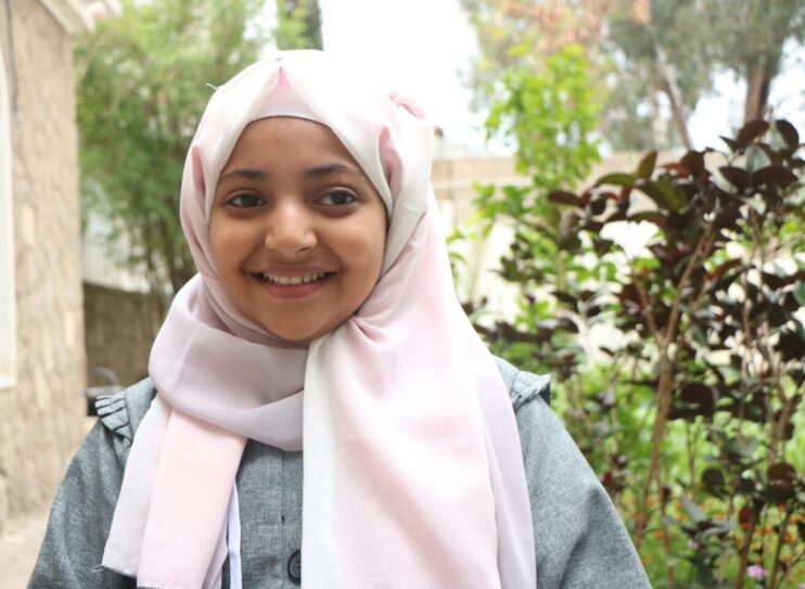 Malak, 12 ans, lutte contre la pandémie de Covid-19 au Yémen