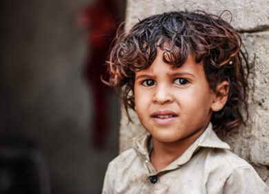 Ce jeune garçon fait partie des millions de victimes de la guerre au Yémen
