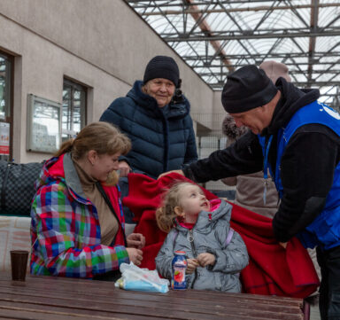 En Pologne, CARE apporte une aide humanitaire aux réfugiés ukrainiens qui ont fui la guerre