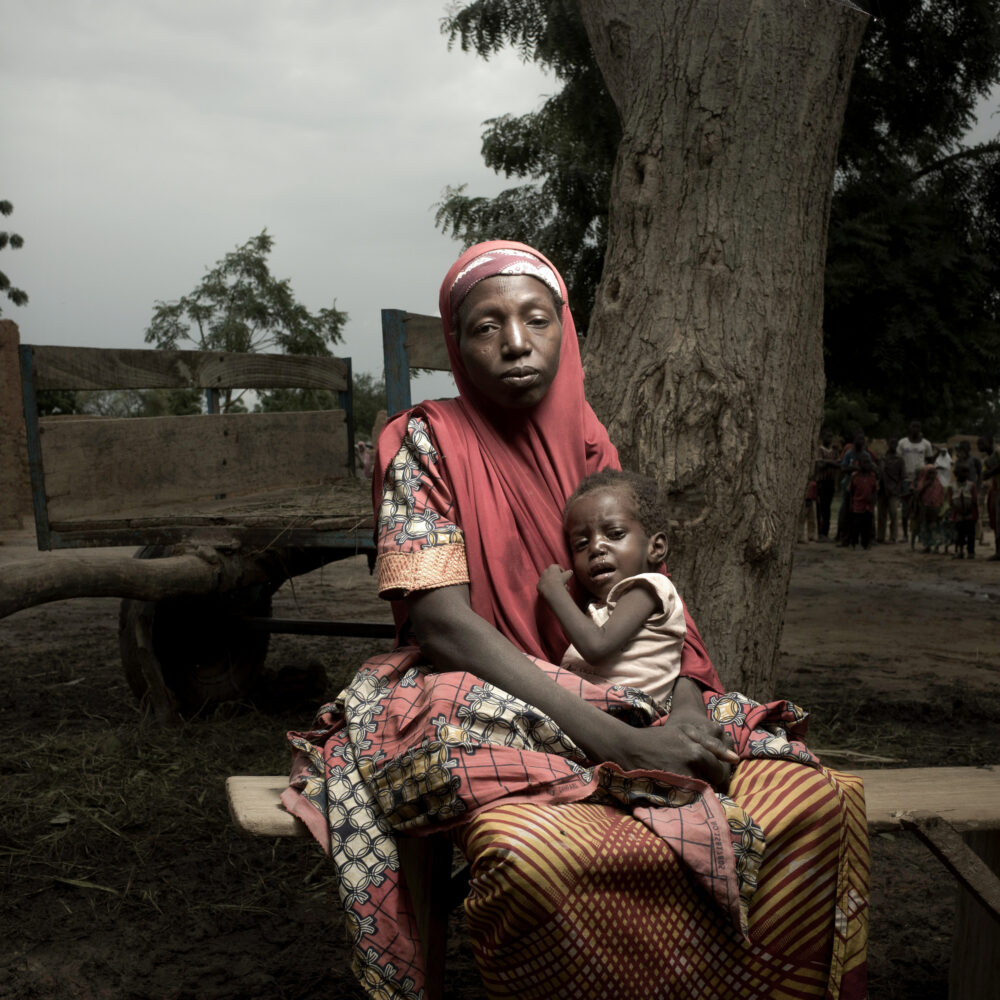 Un femme et son enfant touchés par la crise alimentaire au Sahel