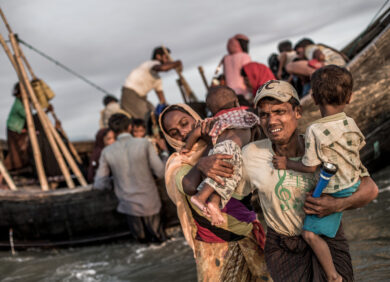 Une famille a fui les persécutions au Myanmar et se réfugie au Bangladesh