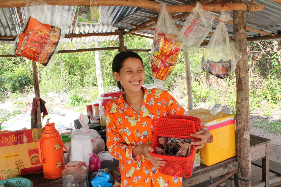 Cette femme au Cambodge est sortie de la pauvreté avec l'aide de l'ONG CARE