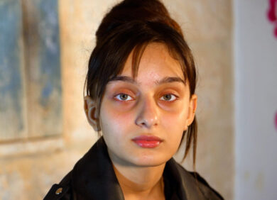 Azhar a 15 ans, et elle a subi les conséquences de la guerre en Syrie.