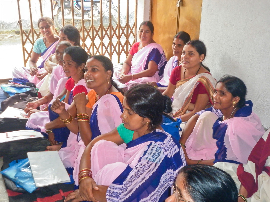 Des Asha sont formées par CARE en Inde pour une meilleure prise en charge de la santé maternelle.