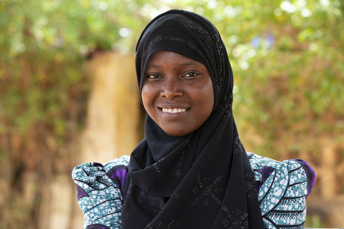 Au Mali, l'ONG CARE défend de droit des filles à l'éducation et à l'indépendance.