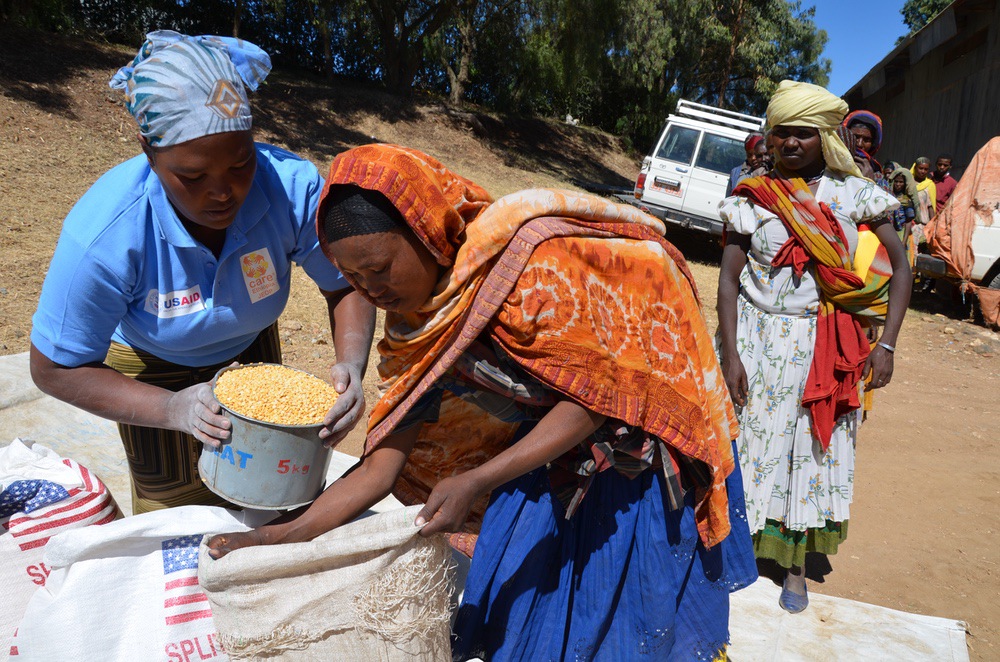 L'association CARE apporte une aide alimentaire en Ethiopie