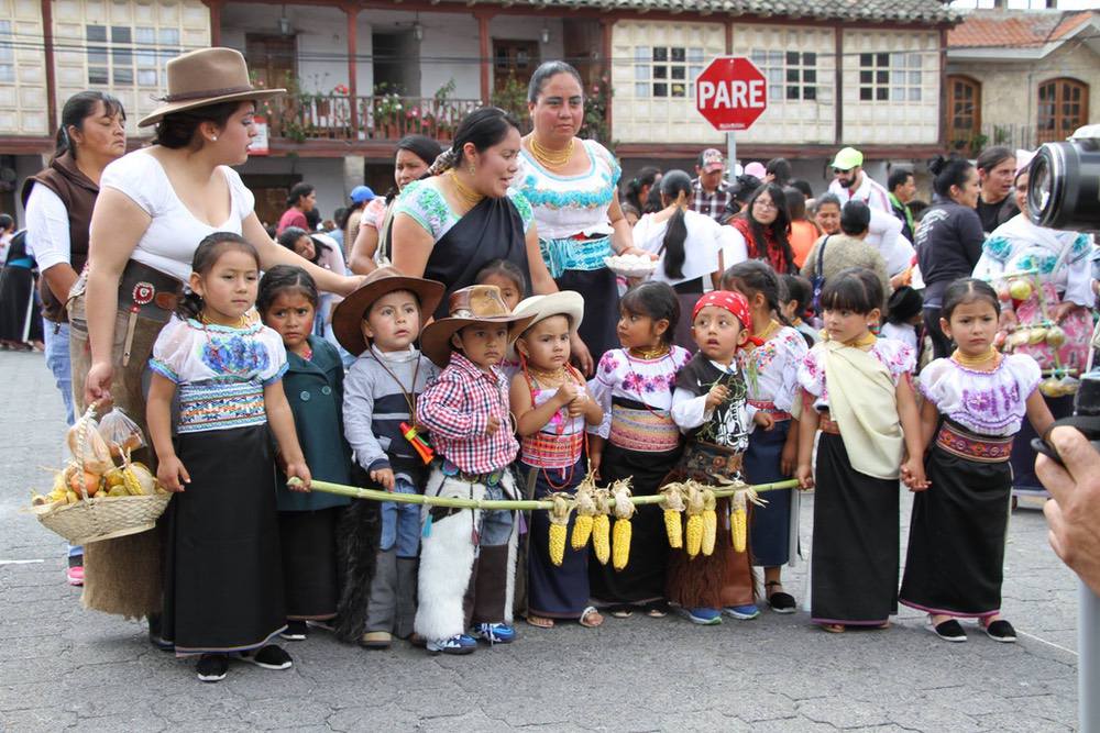 En Équateur, CARE mène un programme qui associe protection de la culture des populations indigènes et d'ascendance africaine et intégration de ces communautés dans le développement économique local.