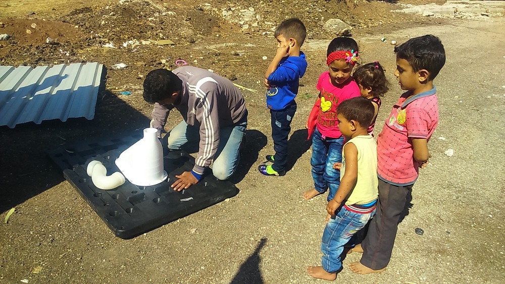 L'association humanitaire CARE apporte une aide en termes d'hygiène aux populations en Syrie