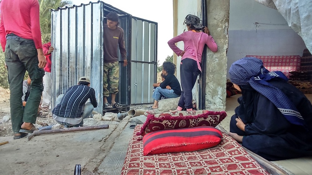 L'association CARE installe des toilettes pour aider les populations déplacées en Syrie