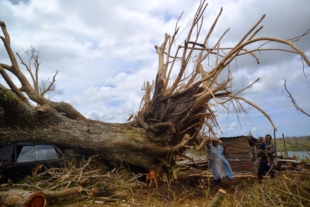 L'association humanitaire CARE vient en aide aux victimes du typhon Pam
