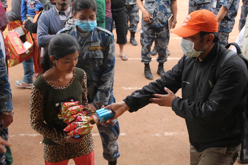 L'association humanitaire aide les victimes du séisme au Népal