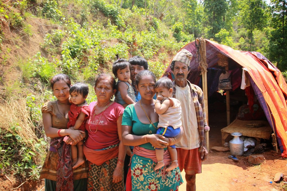 L'association humanitaire CARE apporte une aide d'urgence après le séisme au Népal