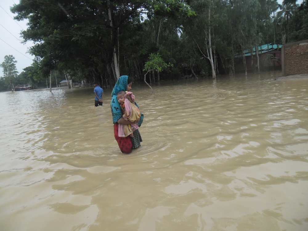 L'association humanitaire CARE vient en aide aux victimes des inondations