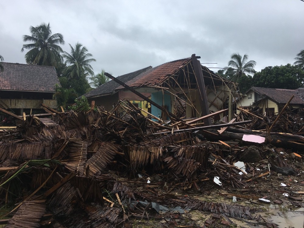 L'association CARE apporte une aide d'urgence en Indonésie après le tsunami
