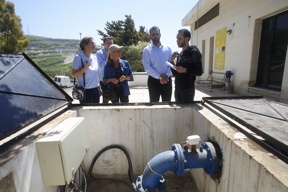 Sophie Vernay et Sherine Audi ont visité une station de pompage et de transformation en eau potable mises en place par CARE