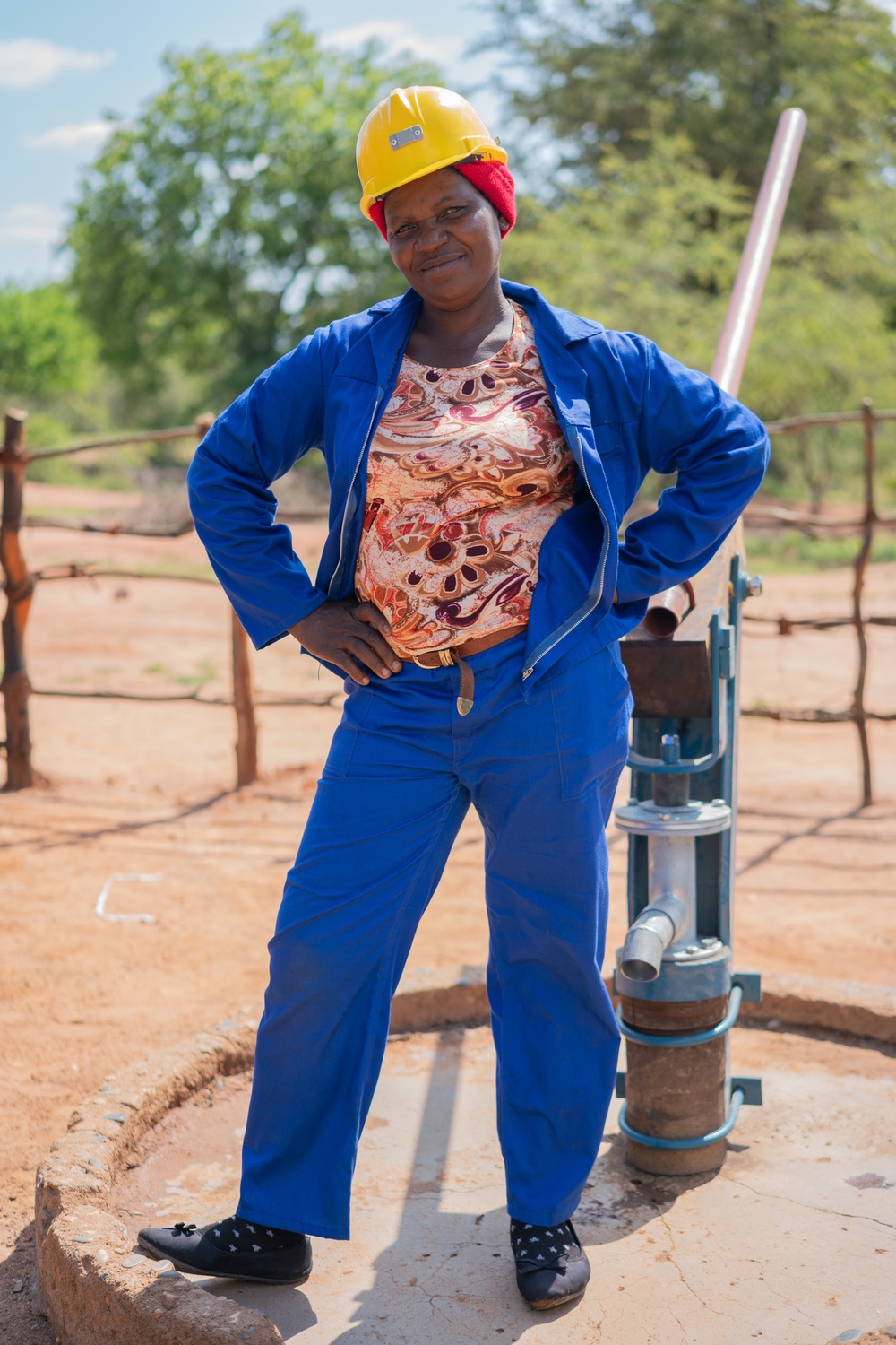 Angeline, mécanicienne de pompes à eau au Zimbabwe.