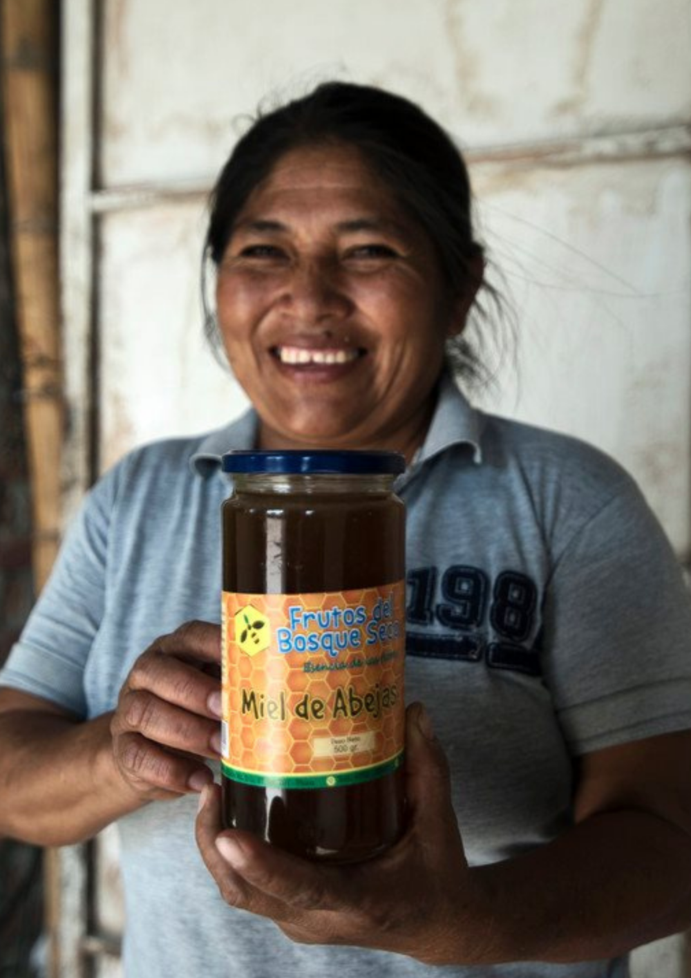 Reyna, apicultrice au Pérou soutenue par CARE.