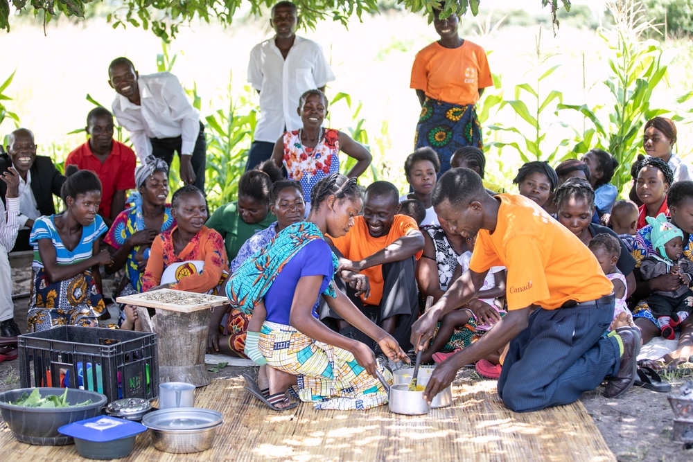 atelier de cuisine entre hommes et femmes en zambie