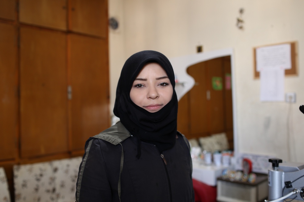 Portrait de Loujain réfugiée syrienne en Turquie soutenue par CARE