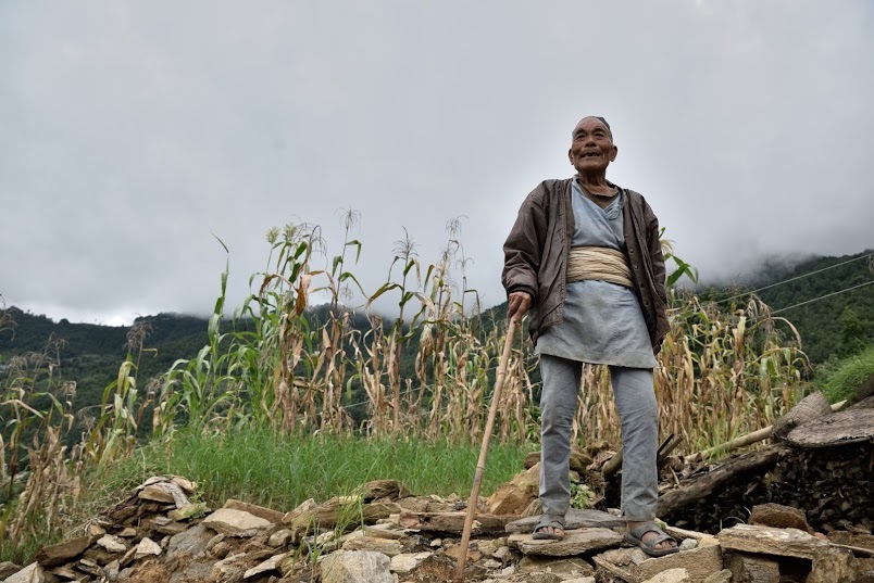 L'association CARE fournit une aide financière aux népalais victimes du séisme