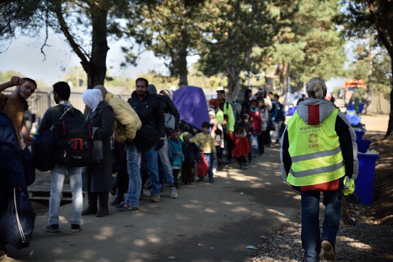 L'association CARE France apporte une aide humanitaire aux réfugiés syriens dans les Balkans